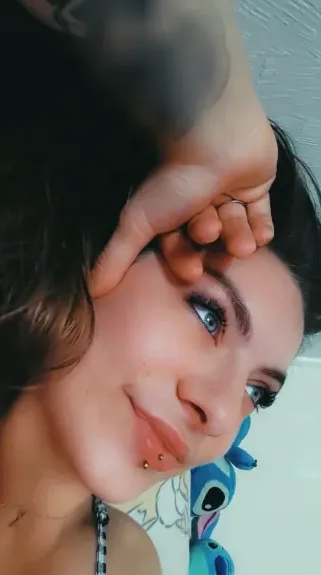 Alberte, 24