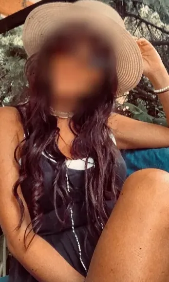 Amina, 38