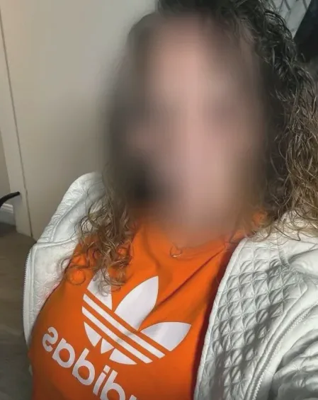 Andrea, 39