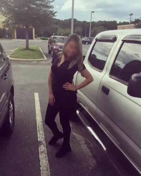 Christina, 32