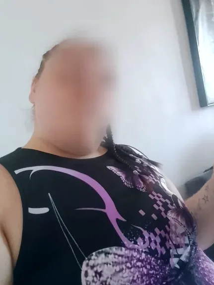 Emina, 33