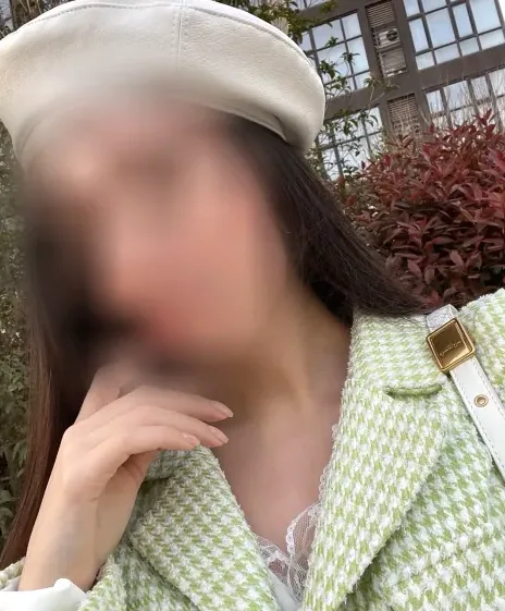 Karoline, 39