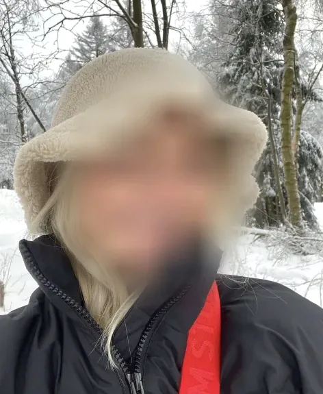 Laura, 20
