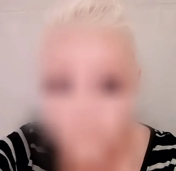 Tina, 39
